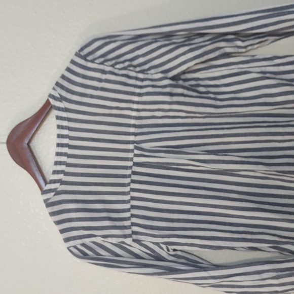 SLIGHTLY USED OLD NAVY LONG SLEEVE BUTTON SHIRT VERTICAL STRIPES SIZE XS - Picture 10 of 14